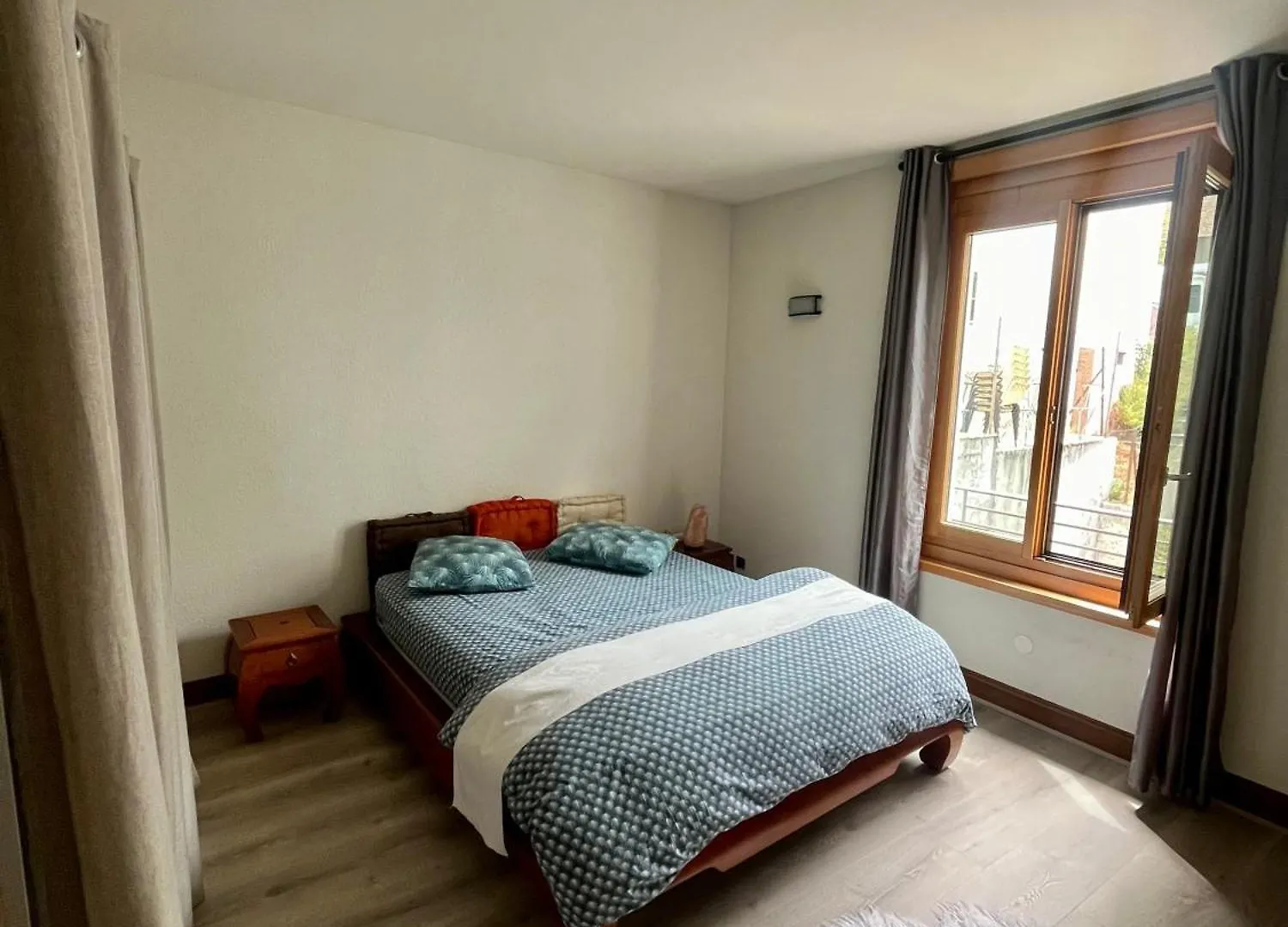 Evian Magnifique T3 face au lac wifi et parking 0*, Évian-les-Bains France